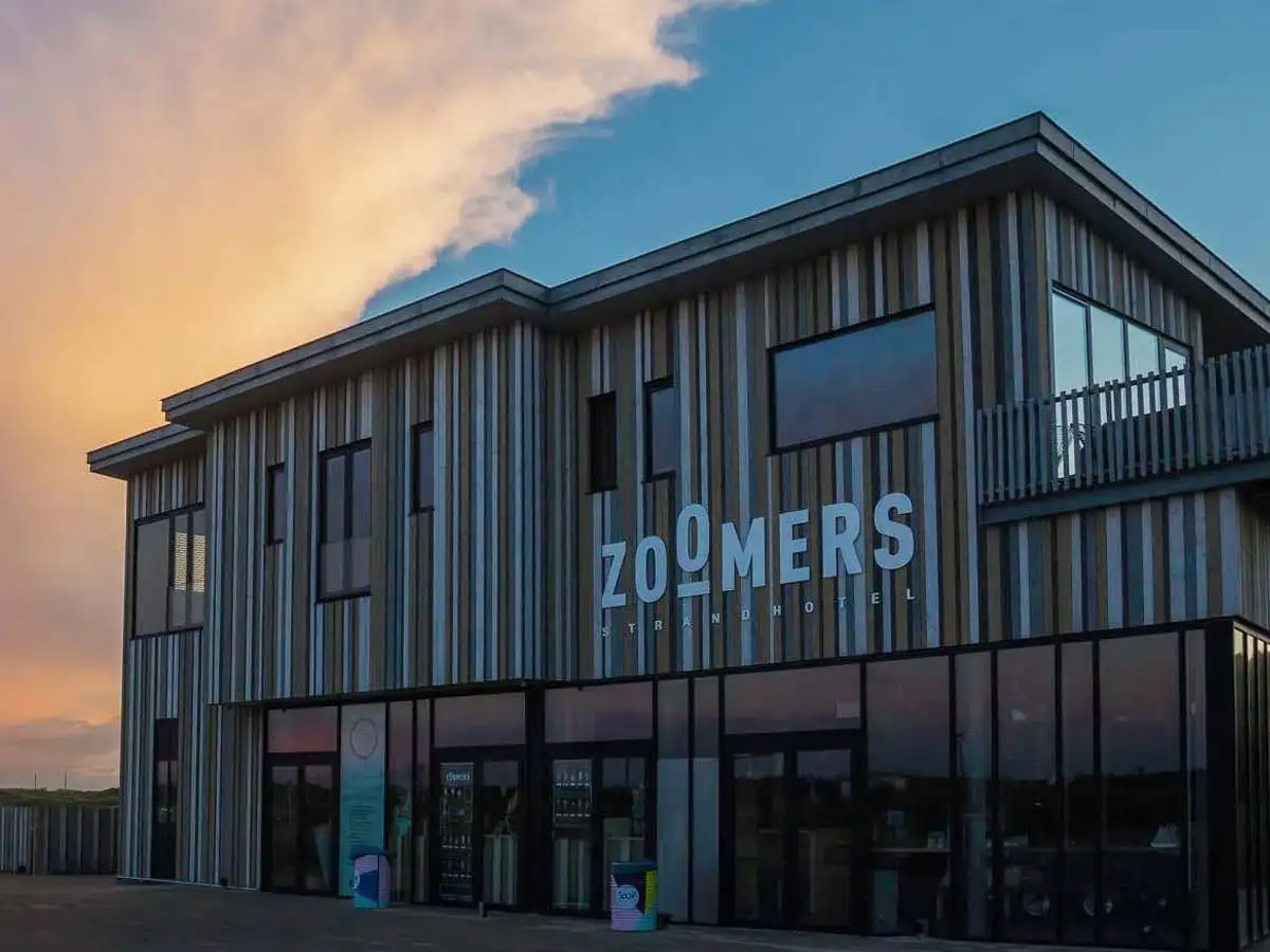 Vooraanzicht Strandhotel Zoomers